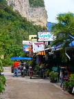 beer alley in Ao Nang.JPG (93KB)